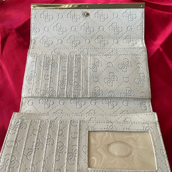 Guess White Leather Wallet - Picture 3 of 4